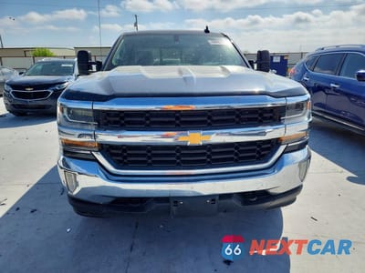 Piąte zdjęcie samochodu w środku: 2018 CHEVROLET SILVERADO K1500 LT VIN:3GCUKREC3JG165413 - miniatura