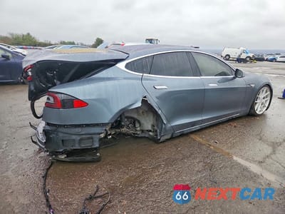 Trzecie zdjęcie samochodu z tyłu: 2013 TESLA MODEL S VIN:5YJSA1CN4DFP20802 - miniatura