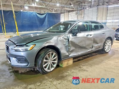 2020 VOLVO S60 T6 MOMENTUM 7JRA22TK5LG043060 - główne zdjęcie licytacji z USA - miniatura