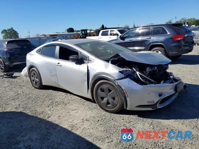 Czwarte zdjęcie samochodu z boku: 2023 TOYOTA PRIUS PRIME SE VIN:JTDACACU2P3009887 - miniatura