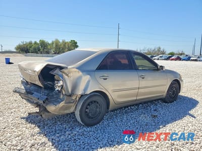 Trzecie zdjęcie samochodu z tyłu: 2022 TOYOTA CAMRY LE VIN:JTDBE32K920043006 - miniatura