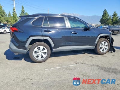 Trzecie zdjęcie samochodu z tyłu: 2020 TOYOTA RAV4 LE VIN:2T3H1RFV4LC047105 - miniatura