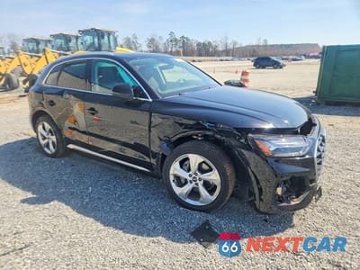 Czwarte zdjęcie samochodu z boku: 2021 AUDI Q5 PRESTIGE VIN:WA1CAAFY1M2096707 - miniatura