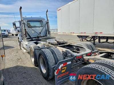Trzecie zdjęcie samochodu z tyłu: 2020 MACK PINNACLE SEMI TRUCK VIN:1M1PN4GY8LM005334 - miniatura