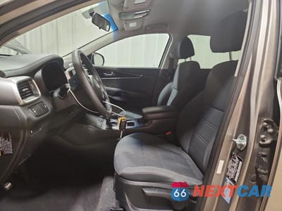 Zdjęcie 7 z 12 samochodu: 2018 KIA SORENTO LX V6 VIN:5XYPGDA51JG375354 - miniatura