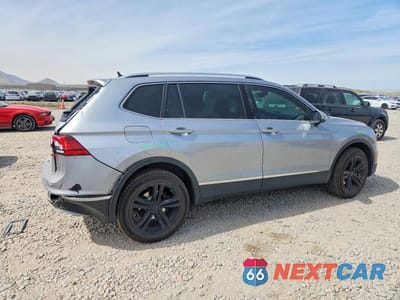 Trzecie zdjęcie samochodu z tyłu: 2019 VOLKSWAGEN TIGUAN SE VIN:3VV2B7AX9KM096414 - miniatura