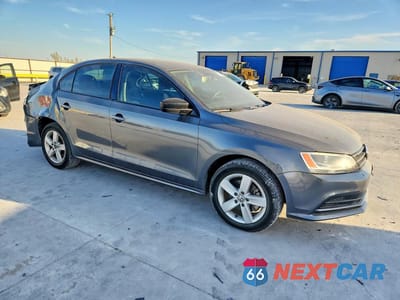 Czwarte zdjęcie samochodu z boku: 2015 VOLKSWAGEN JETTA TDI VIN:3VWLA7AJ1FM421089 - miniatura