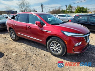 Czwarte zdjęcie samochodu z boku: 2023 BUICK ENCLAVE ESSENCE VIN:5GAERBKW2PJ145006 - miniatura