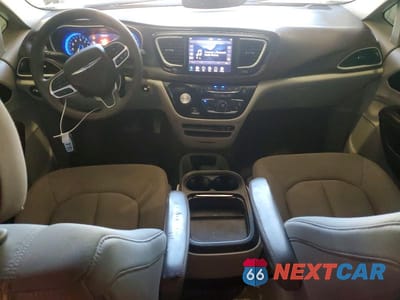 Zdjęcie 8 z 12 samochodu: 2020 CHRYSLER PACIFICA TOURING VIN:2C4RC1FG1LR192144 - miniatura