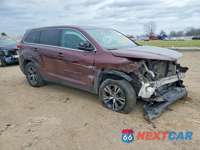Czwarte zdjęcie samochodu z boku: 2019 TOYOTA HIGHLANDER LE VIN:5TDZARFH8KS053504 - miniatura