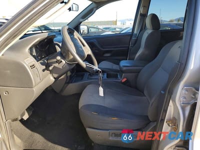 Zdjęcie 7 z 13 samochodu: 2004 JEEP GRAND CHEROKEE LAREDO VIN:1J4GX48S84C301234 - miniatura