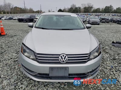 Piąte zdjęcie samochodu w środku: 2014 VOLKSWAGEN PASSAT S VIN:1VWAT7A32EC070700 - miniatura