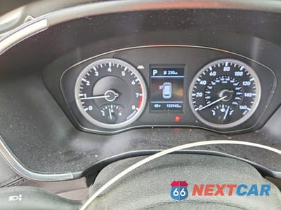 Zdjęcie 9 z 13 samochodu: 2019 HYUNDAI SANTA FE VIN:5NMS2CAD8KH057572 - miniatura