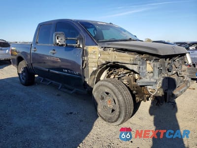 Czwarte zdjęcie samochodu z boku: 2014 NISSAN TITAN SV VIN:1N6AA0EC4EN515837 - miniatura