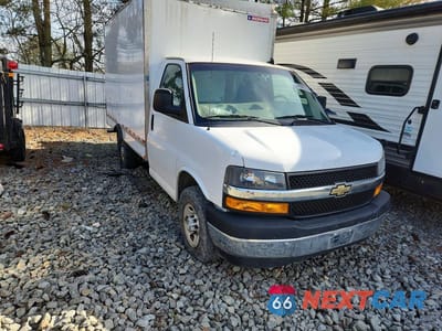 Czwarte zdjęcie samochodu z boku: 2021 CHEVROLET EXPRESS G3500 BOX TRUCK VIN:1GB0GRFP3M1193625 - miniatura