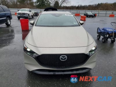 Piąte zdjęcie samochodu w środku: 2024 MAZDA 3 PREFERRED VIN:JM1BPALM9R1709865 - miniatura