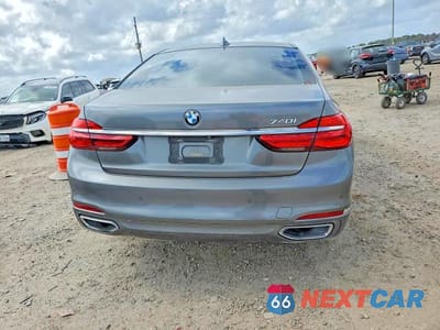 Zdjęcie 6 z 11 samochodu: 2017 BMW 740 I VIN:WBA7E2C5XHG740075 - miniatura