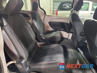 Zdjęcie 11 z 12 samochodu: 2019 CHRYSLER PACIFICA TOURING PLUS VIN:2C4RC1FGXKR507702 - miniatura