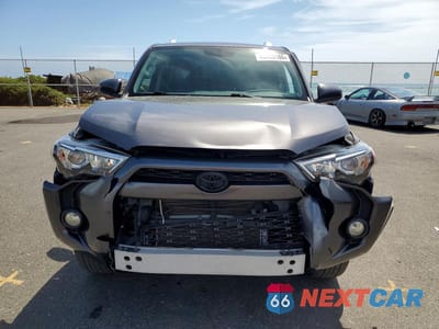 Piąte zdjęcie samochodu w środku: 2014 TOYOTA 4RUNNER SR5 VIN:JTEZU5JR4E5064599 - miniatura