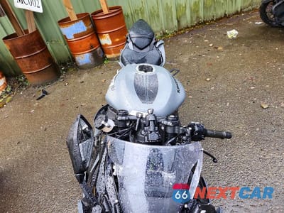 Piąte zdjęcie samochodu w środku: 2025 KAWASAKI ZX636 K VIN:JKBZXJJ17SA029756 - miniatura