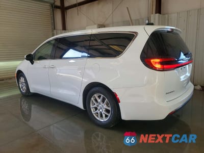 Drugie zdjęcie samochodu z przodu: 2023 CHRYSLER PACIFICA TOURING L VIN:2C4RC1BGXPR524335 - miniatura