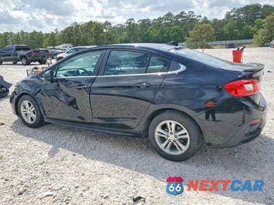 Drugie zdjęcie samochodu z przodu: 2018 CHEVROLET CRUZE LT VIN:1G1BE5SM5J7190631 - miniatura
