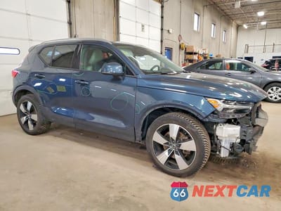 Czwarte zdjęcie samochodu z boku: 2022 VOLVO XC40 T5 MOMENTUM VIN:YV4162UK7N2653203 - miniatura