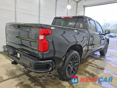 Trzecie zdjęcie samochodu z tyłu: 2025 CHEVROLET SILVERADO C1500 CUSTOM VIN:1GCPABEK4SZ308109 - miniatura