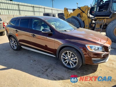 Czwarte zdjęcie samochodu z boku: 2018 VOLVO V60 CROSS COUNTRY PREMIER VIN:YV440MWK1J2049003 - miniatura