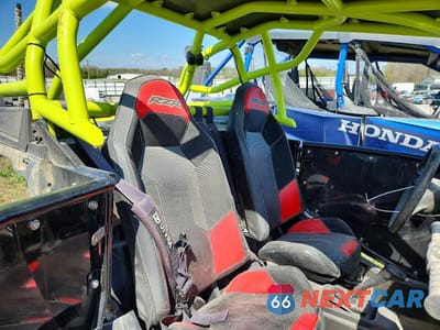 Zdjęcie 6 z 10 samochodu: 2017 POLARIS RZR UTILITY VEHICLE VIN:3NSVDE998HF787039 - miniatura