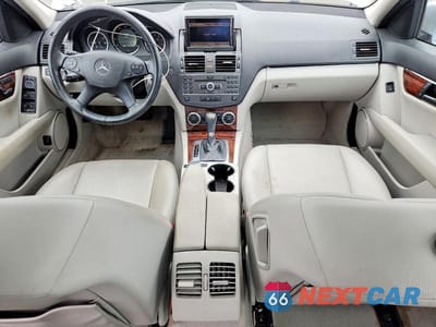 Zdjęcie 8 z 11 samochodu: 2011 MERCEDES-BENZ C 300 4MATIC VIN:WDDGF8BB1BR156921 - miniatura