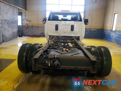 Zdjęcie 10 z 11 samochodu: 2022 CHEVROLET SILVERADO HD TRUCK CAB AND CHASSIS VIN:1GB3WRE74NF187693 - miniatura
