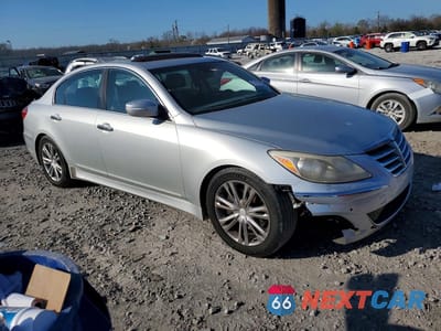 Czwarte zdjęcie samochodu z boku: 2013 HYUNDAI GENESIS 3.8L VIN:KMHGC4DD8DU254379 - miniatura