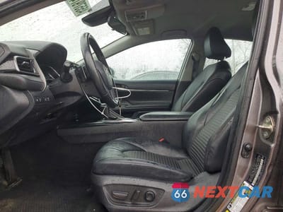 Zdjęcie 7 z 11 samochodu: 2020 TOYOTA CAMRY SE VIN:4T1G11AK9LU892341 - miniatura
