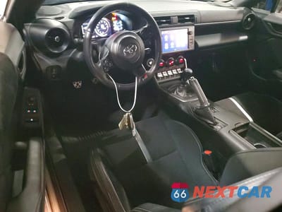 Zdjęcie 8 z 12 samochodu: 2024 TOYOTA GR86 PREMIUM VIN:JF1ZNBE19R9759329 - miniatura