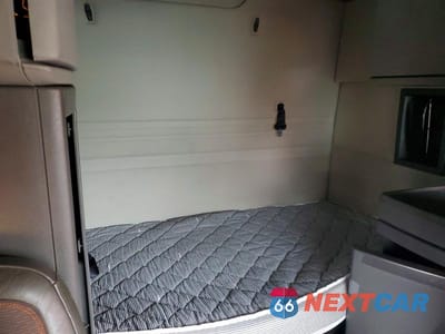 Zdjęcie 6 z 10 samochodu: 2020 VOLVO VNR SEMI TRUCK VIN:4V4WC9EG0LN267338 - miniatura