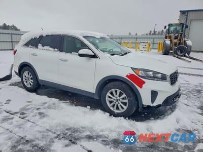 Czwarte zdjęcie samochodu z boku: 2020 KIA SORENTO LX V6 VIN:5XYPG4A52LG630340 - miniatura