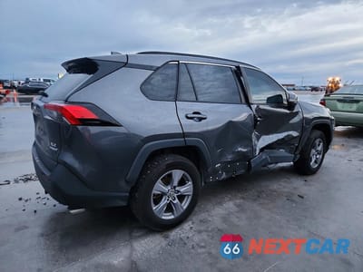 Trzecie zdjęcie samochodu z tyłu: 2022 TOYOTA RAV4 HYBRID XLE VIN:4T3RWRFV7NU062673 - miniatura