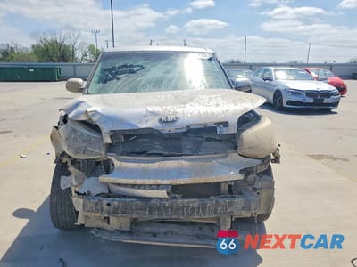 Piąte zdjęcie samochodu w środku: 2018 KIA SOUL + VIN:KNDJP3A52J7591663 - miniatura