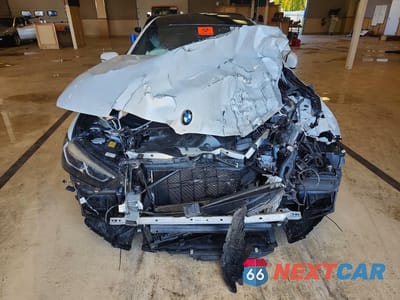 Piąte zdjęcie samochodu w środku: 2022 BMW 840XI VIN:WBAGV4C03NCH03276 - miniatura