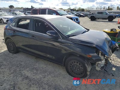 Czwarte zdjęcie samochodu z boku: 2018 HYUNDAI ELANTRA GT BASE VIN:KMHH35LE9JU034880 - miniatura