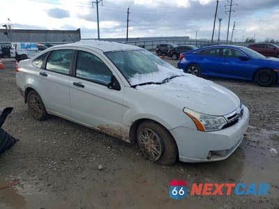 Czwarte zdjęcie samochodu z boku: 2010 FORD FOCUS SE VIN:1FAHP3FN7AW295573 - miniatura