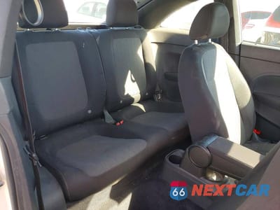 Zdjęcie 10 z 12 samochodu: 2014 VOLKSWAGEN BEETLE VIN:3VWFP7AT3EM620673 - miniatura