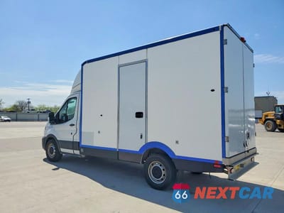 Trzecie zdjęcie samochodu z tyłu: 2022 FORD TRANSIT DELIVERY TRUCK VIN:1FDBW5Z86NKA01710 - miniatura