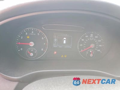 Zdjęcie 9 z 12 samochodu: 2017 KIA SORENTO LX VIN:5XYPG4A33HG247609 - miniatura
