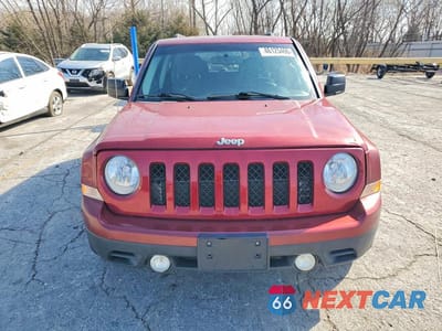 Piąte zdjęcie samochodu w środku: 2016 JEEP PATRIOT LATITUDE VIN:1C4NJRFB8GD706989 - miniatura