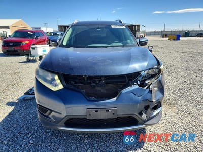 Piąte zdjęcie samochodu w środku: 2015 NISSAN ROGUE SV VIN:5N1AT2MV6FC925513 - miniatura