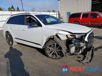 Czwarte zdjęcie samochodu z boku: 2021 AUDI Q7 PREMIUM PLUS VIN:WA1LXAF7XMD028450 - miniatura