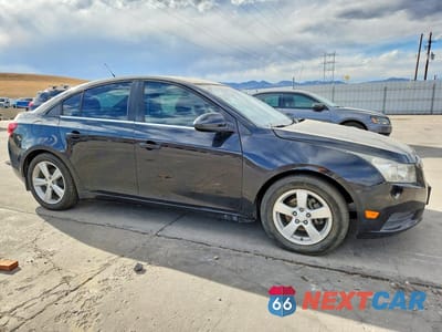 Czwarte zdjęcie samochodu z boku: 2013 CHEVROLET CRUZE LT VIN:1G1PC5SB0D7310236 - miniatura