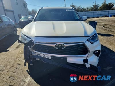 Piąte zdjęcie samochodu w środku: 2021 TOYOTA HIGHLANDER XLE VIN:5TDGZRBH6MS536448 - miniatura